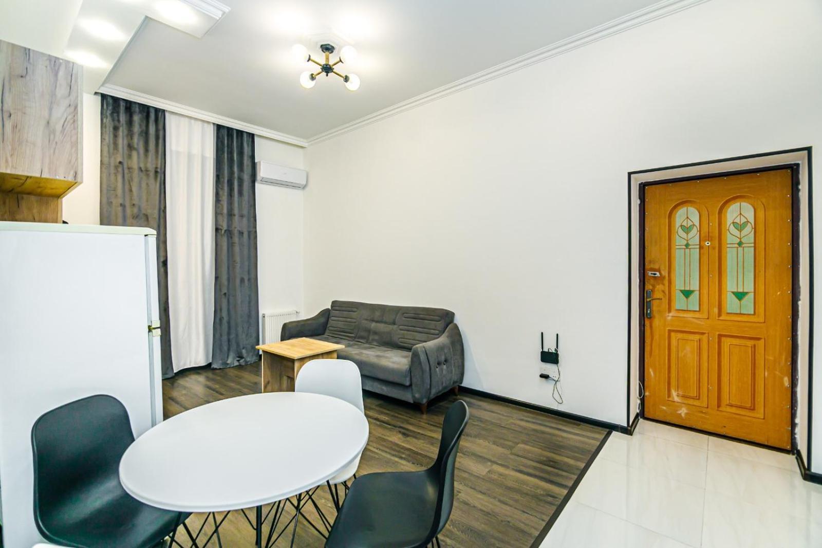 באקו M Estate. 2 Room Home In Targovu מראה חיצוני תמונה